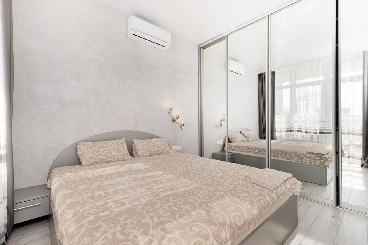 Pearl 44 Apartment With Terrace Odesa Exterior photo